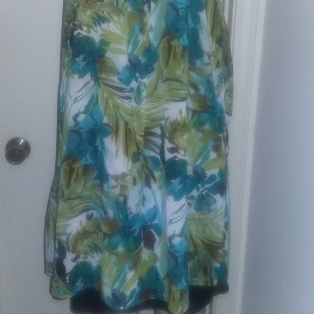 Ladies top - Picture 2 of 2